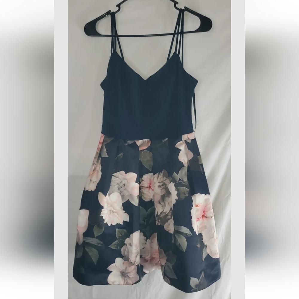 Xscape Women's Size 6 Floral-Print Fit & Flare Dress New with Tags. - Picture 3 of 3